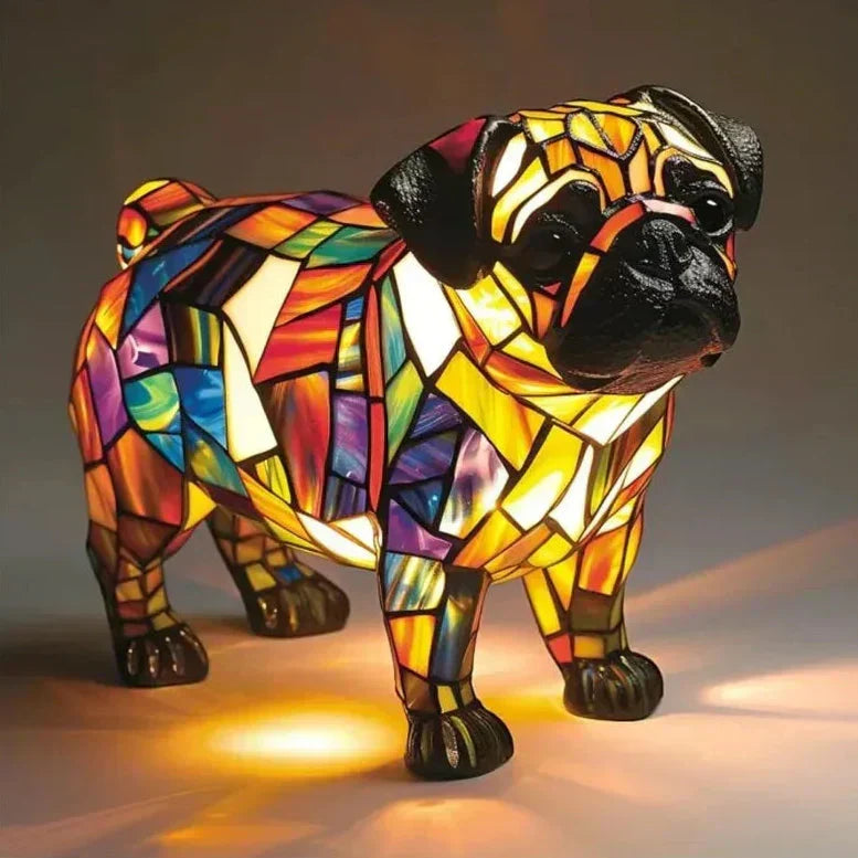 Pippa, el Pug del Eterno Resplandor y la Cálida Chimenea
